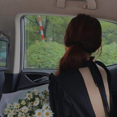 某影帝之子被曝豪车代步炫富，短时间内时装周T台画面流出